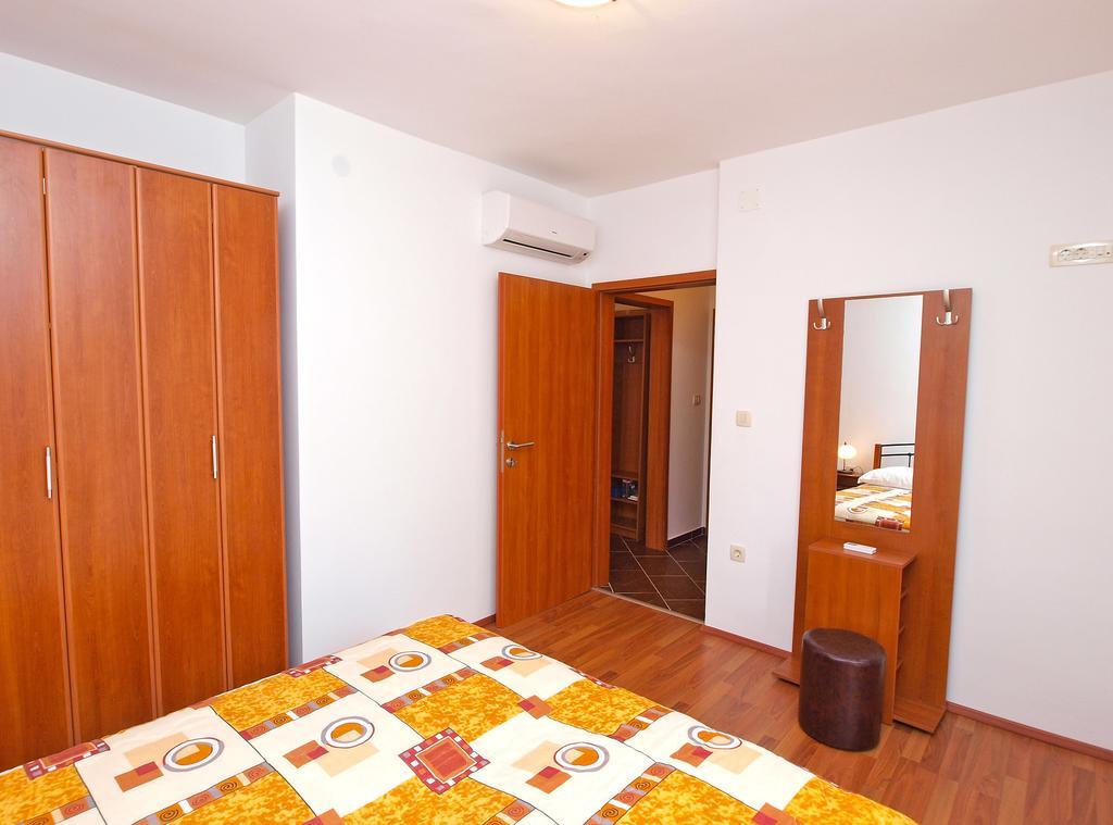 Villa House Franko 1330 Porec Esterno foto
